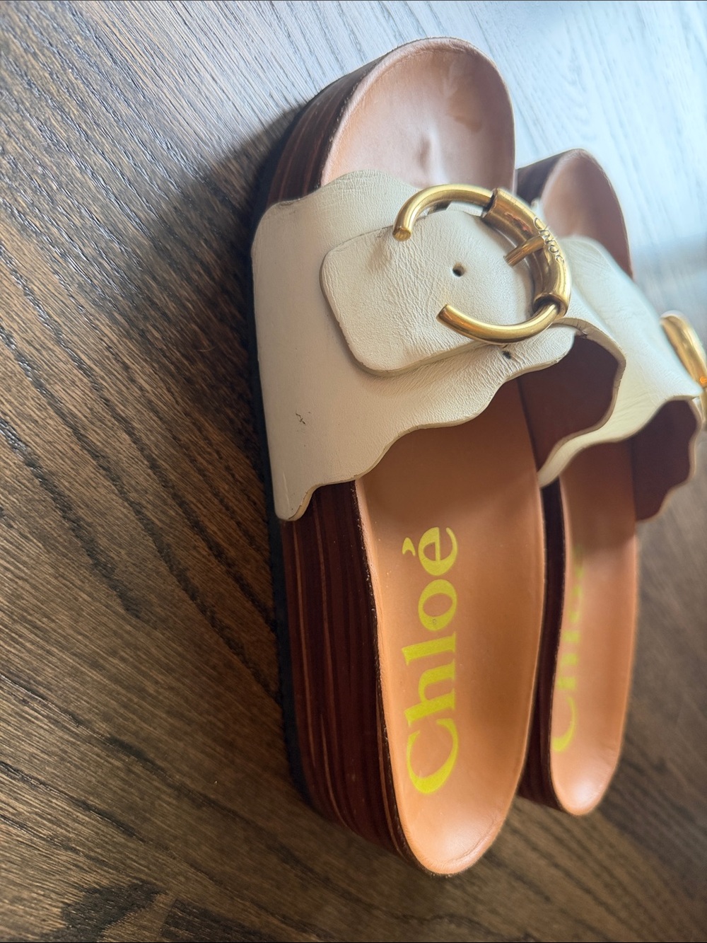 Chloé Cream Leather Scalloped Slide Sandals with Gold Buckles - Picture 2 of 8